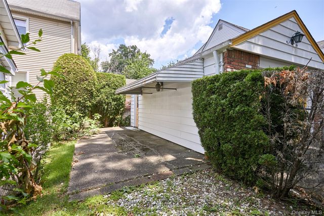 33 N Tyson Avenue, Floral Park, NY 11001