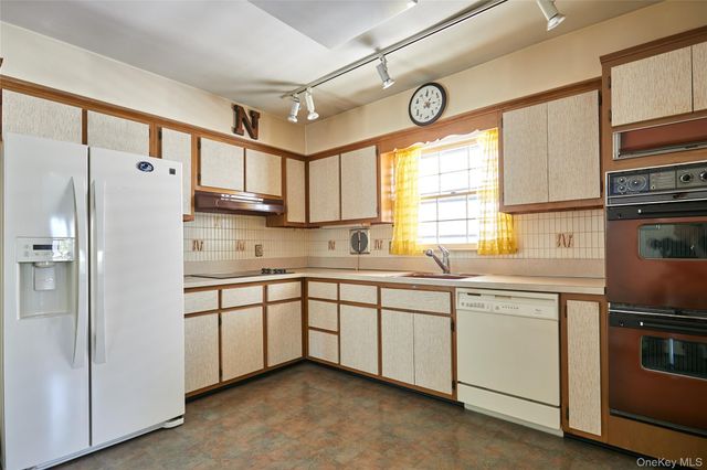 33 N Tyson Avenue, Floral Park, NY 11001