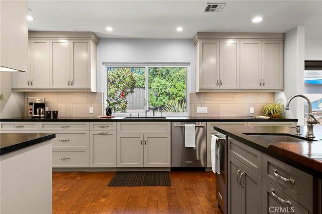5581 E Lonna Linda Drive, Long Beach, CA 90815