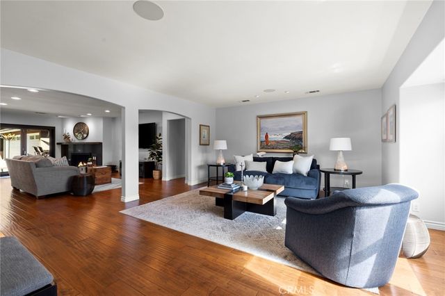 5581 E Lonna Linda Drive, Long Beach, CA 90815