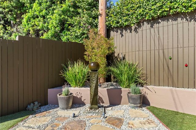 5581 E Lonna Linda Drive, Long Beach, CA 90815