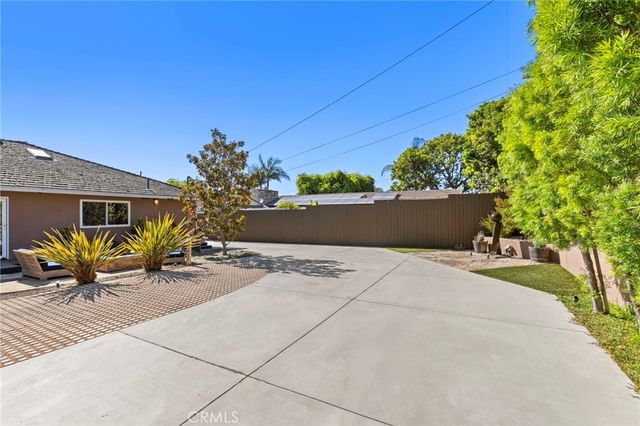 5581 E Lonna Linda Drive, Long Beach, CA 90815