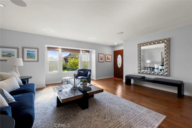 5581 E Lonna Linda Drive, Long Beach, CA 90815