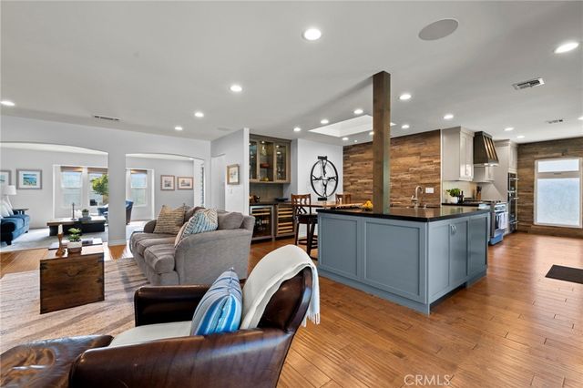 5581 E Lonna Linda Drive, Long Beach, CA 90815