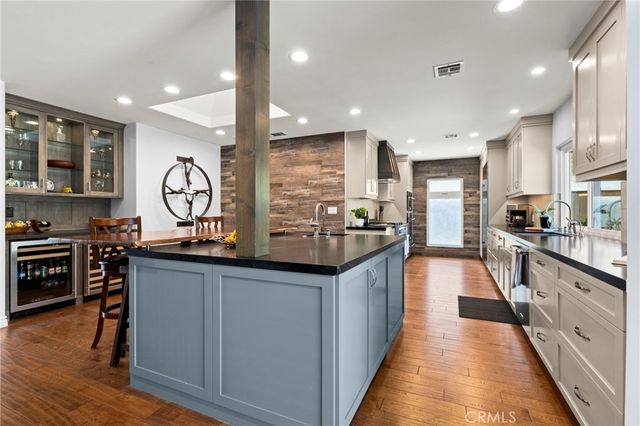 5581 E Lonna Linda Drive, Long Beach, CA 90815