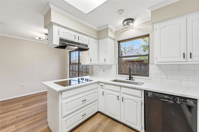 1916 Canterbury Circle, Fort Worth, TX 76112