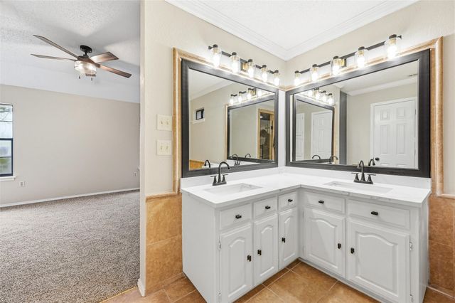 1916 Canterbury Circle, Fort Worth, TX 76112