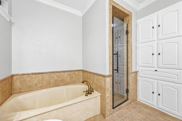 1916 Canterbury Circle, Fort Worth, TX 76112