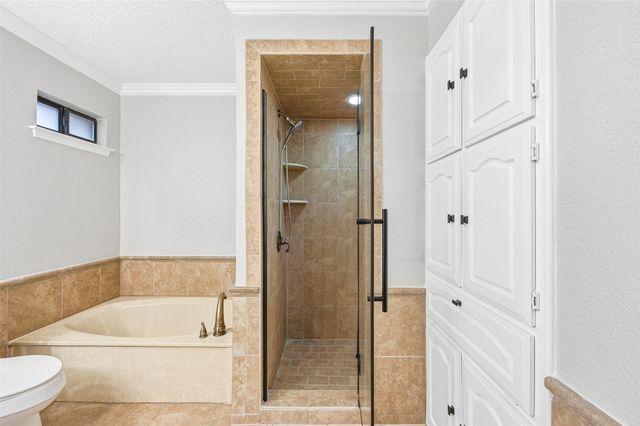 1916 Canterbury Circle, Fort Worth, TX 76112