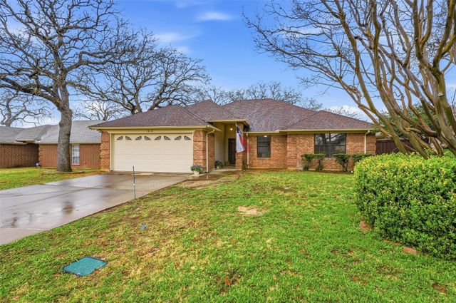 1916 Canterbury Circle, Fort Worth, TX 76112