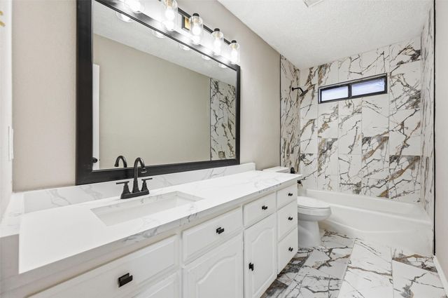 1916 Canterbury Circle, Fort Worth, TX 76112