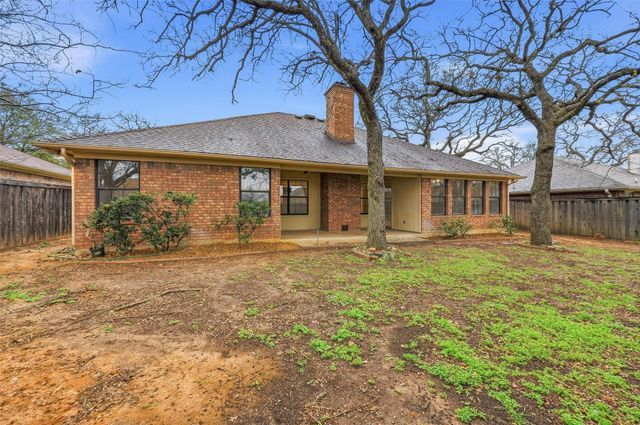 1916 Canterbury Circle, Fort Worth, TX 76112