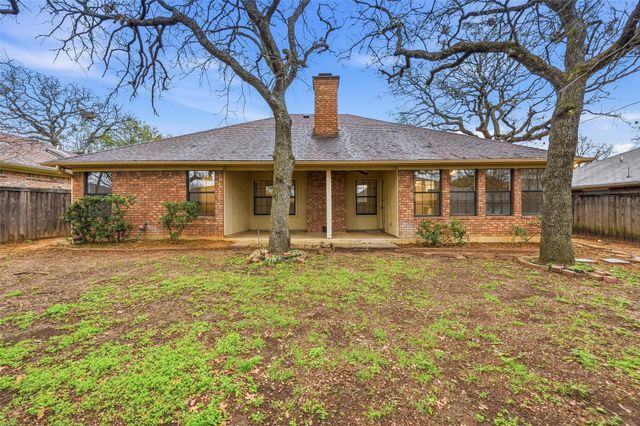 1916 Canterbury Circle, Fort Worth, TX 76112