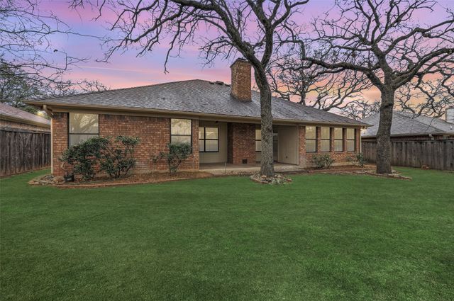 1916 Canterbury Circle, Fort Worth, TX 76112