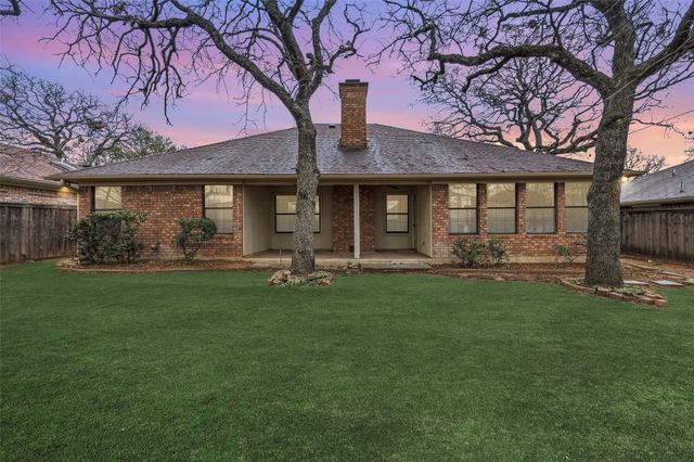 1916 Canterbury Circle, Fort Worth, TX 76112