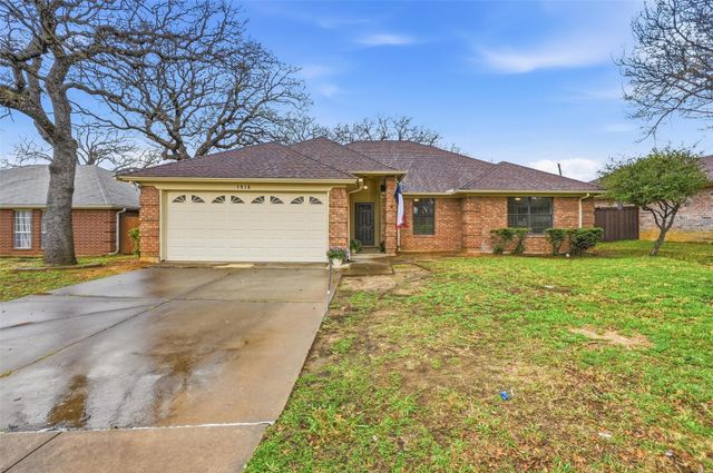 1916 Canterbury Circle, Fort Worth, TX 76112