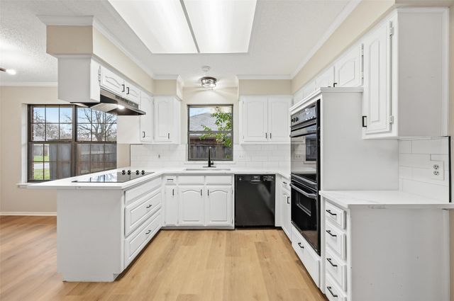 1916 Canterbury Circle, Fort Worth, TX 76112