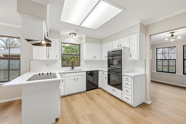 1916 Canterbury Circle, Fort Worth, TX 76112