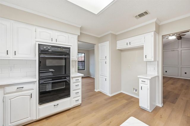 1916 Canterbury Circle, Fort Worth, TX 76112