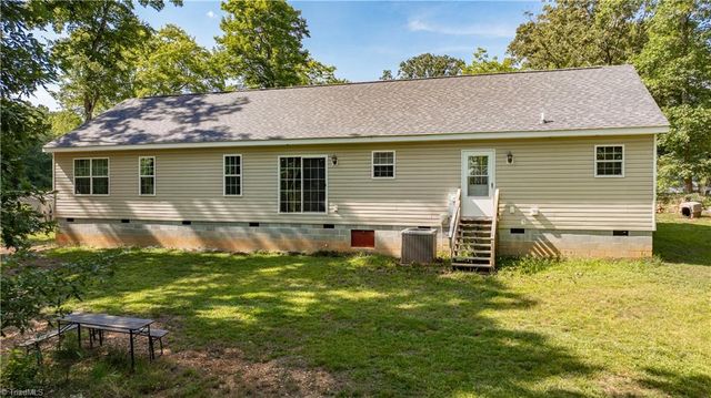 2311 Chrisco Road W, Seagrove, NC 27341