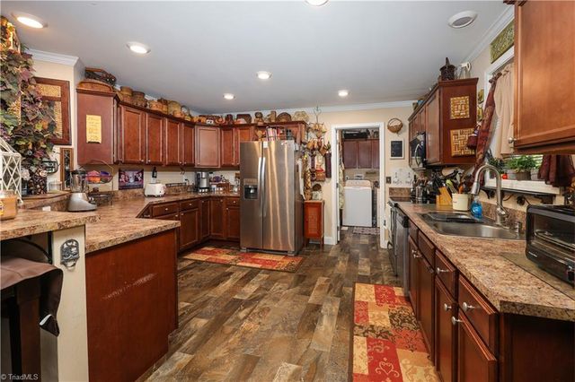 2311 Chrisco Road W, Seagrove, NC 27341