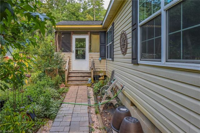 2311 Chrisco Road W, Seagrove, NC 27341