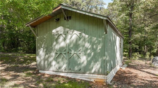 2311 Chrisco Road W, Seagrove, NC 27341