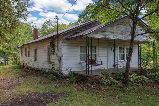 2311 Chrisco Road W, Seagrove, NC 27341