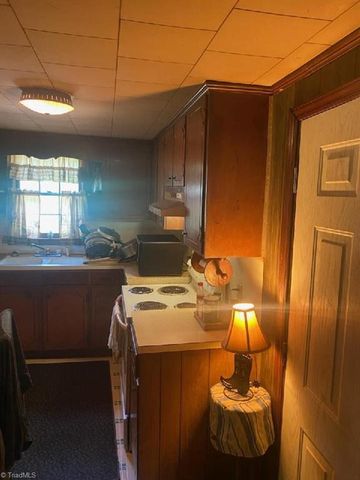 2311 Chrisco Road W, Seagrove, NC 27341