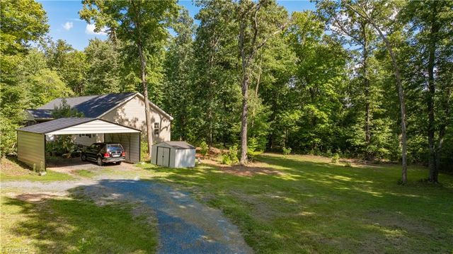 2311 Chrisco Road W, Seagrove, NC 27341