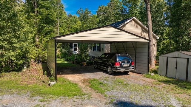 2311 Chrisco Road W, Seagrove, NC 27341