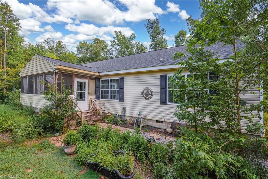 2311 Chrisco Road W, Seagrove, NC 27341