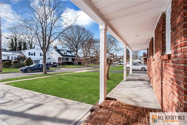 27 Sheppard Place, Edison, NJ 08817