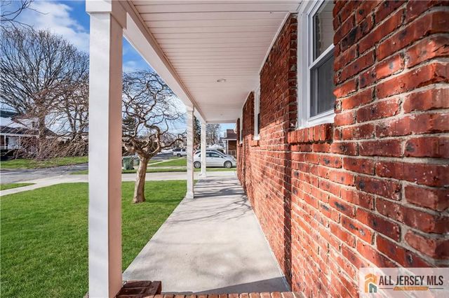 27 Sheppard Place, Edison, NJ 08817