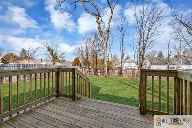 27 Sheppard Place, Edison, NJ 08817