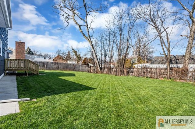 27 Sheppard Place, Edison, NJ 08817