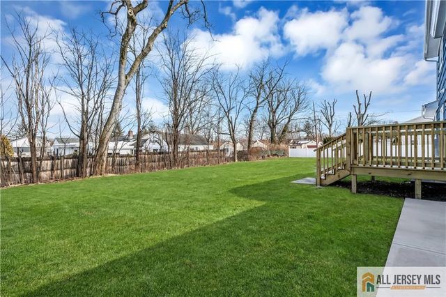 27 Sheppard Place, Edison, NJ 08817