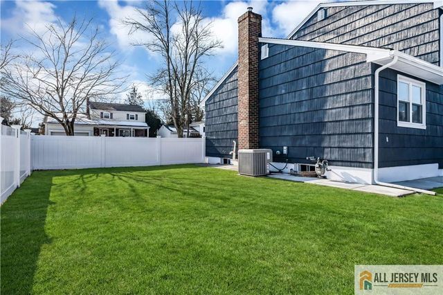 27 Sheppard Place, Edison, NJ 08817
