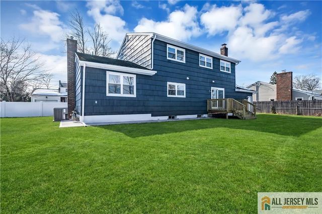 27 Sheppard Place, Edison, NJ 08817