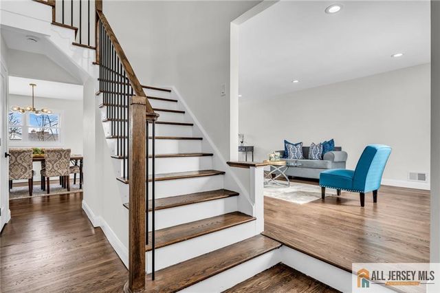 27 Sheppard Place, Edison, NJ 08817