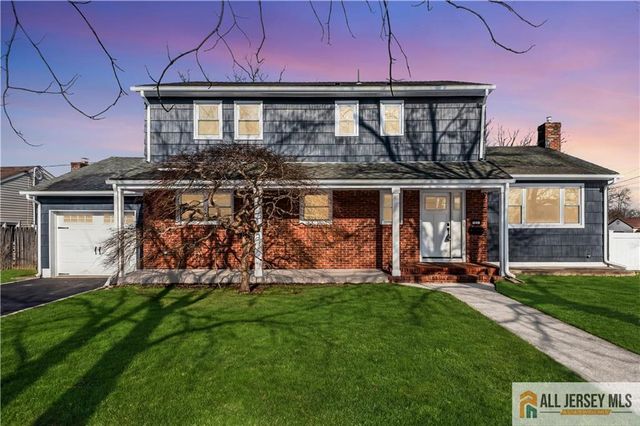 27 Sheppard Place, Edison, NJ 08817