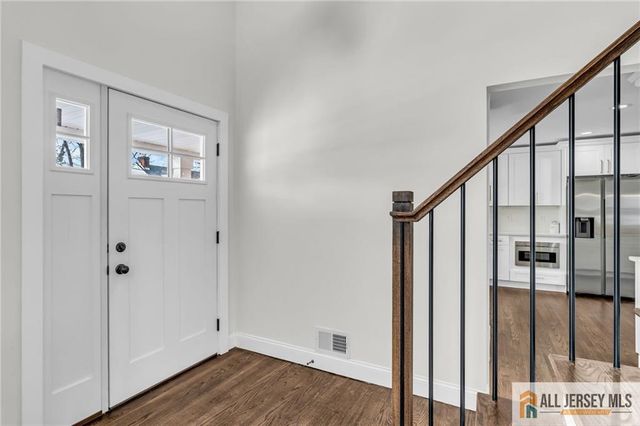 27 Sheppard Place, Edison, NJ 08817