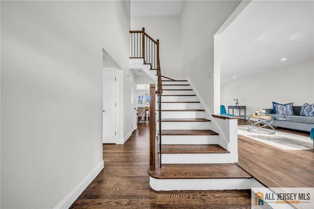 27 Sheppard Place, Edison, NJ 08817