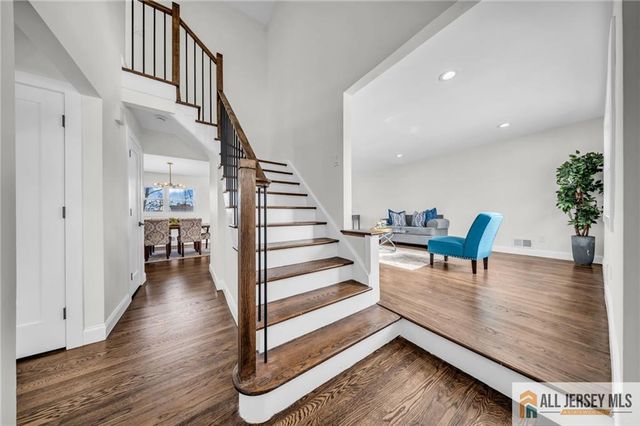 27 Sheppard Place, Edison, NJ 08817