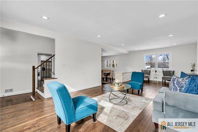 27 Sheppard Place, Edison, NJ 08817