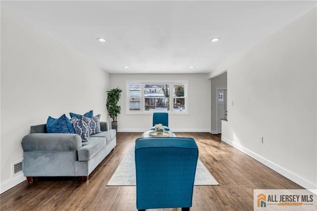 27 Sheppard Place, Edison, NJ 08817