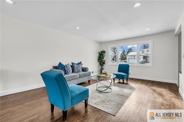 27 Sheppard Place, Edison, NJ 08817