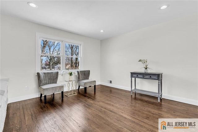 27 Sheppard Place, Edison, NJ 08817