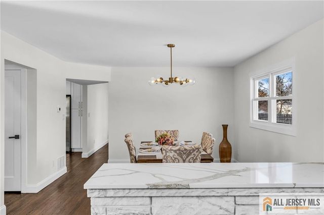 27 Sheppard Place, Edison, NJ 08817