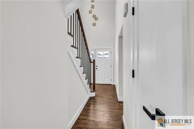 27 Sheppard Place, Edison, NJ 08817